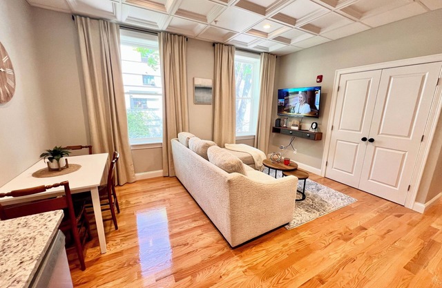 Charming 2-bedroom apartment in Taunton with WiFi, AC