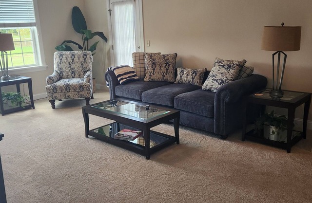 Charming 2-bedroom apartment with Fitness Room, Pool, Tennis, and AC in Dallas