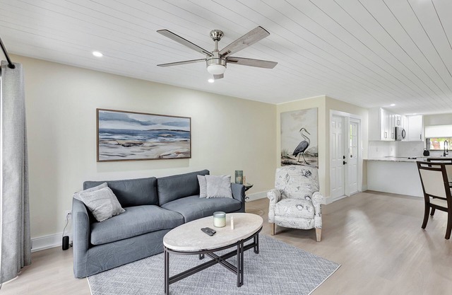 Charming 2-Bedroom Apartment fully renovated in peaceful Stuart
