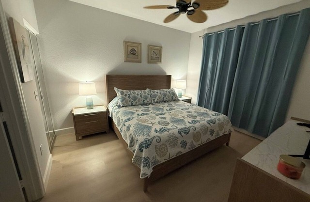 Charming 2-bedroom condo 10 mins from the Fort Myers beach and Sanibel Island