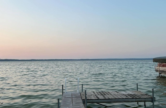 Charming 2-bedroom cottage on Mullett Lake - northwest side!