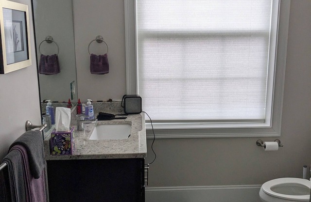 Charming 2-bedroom condo with WiFi, AC in pleasant Taunton only renting out a rm