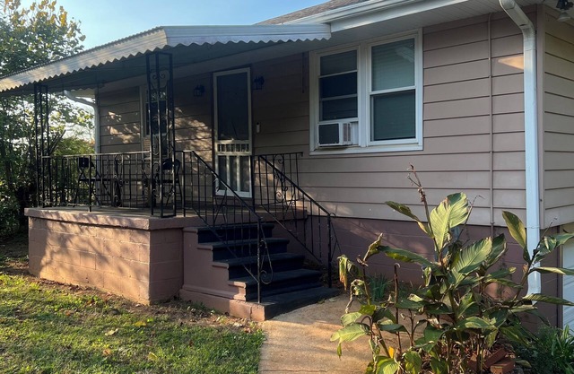 Charming 2-bedroom country house with WiFi, in delightful Rex , minutes from ATL