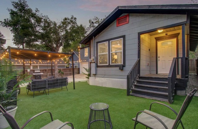 Charming 2-bedroom house in welcoming Houston with AC, WiFi