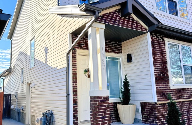 Charming 2-bedroom house in delightful Calgary with WiFi, AC