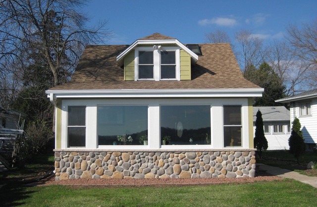 Charming 2-bedroom Lake House