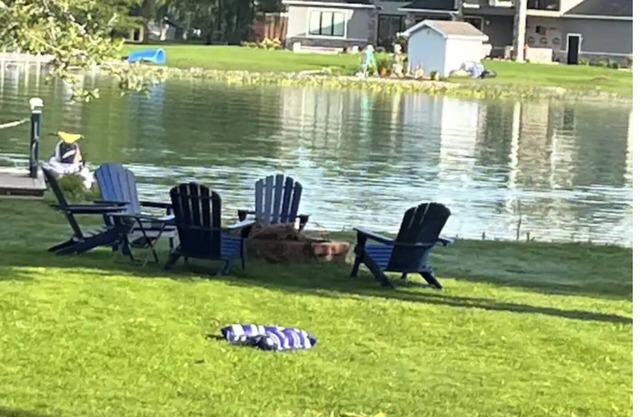 Charming 2-bedroom lakefront cottage on gorgeous Shavehead Lake