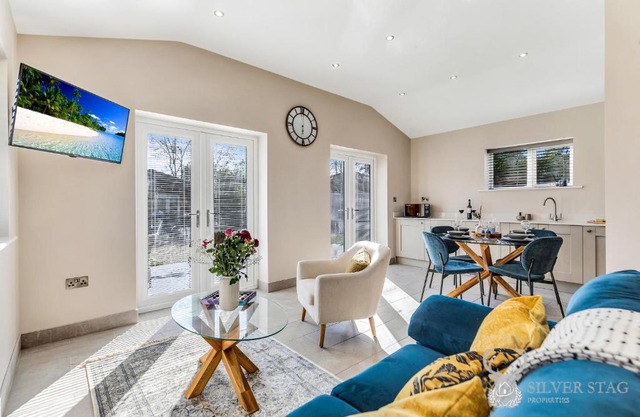 Charming 2 Bedroom Limestone Lodge Perfect for Families