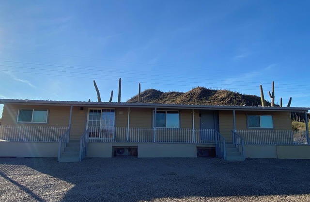 Charming 2-bedroom townhome with A/C and WiFi, located in the Sonora desertn