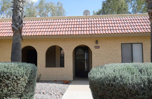Charming 2 Bedroom/2 Bath Condo By Golf Course