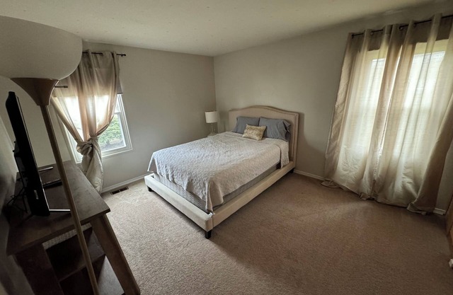 Charming 2-bedroom house in lovely Indianapolis with AC, WiFi
