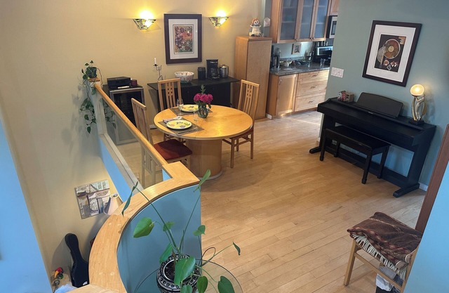 Charming 2-bedroom 3-story townhome 18 blocks from ocean in popular Santa Monica