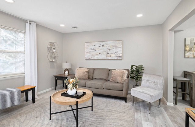 Charming 2-bedroom apartment with AC, WiFi in delightful Springfield