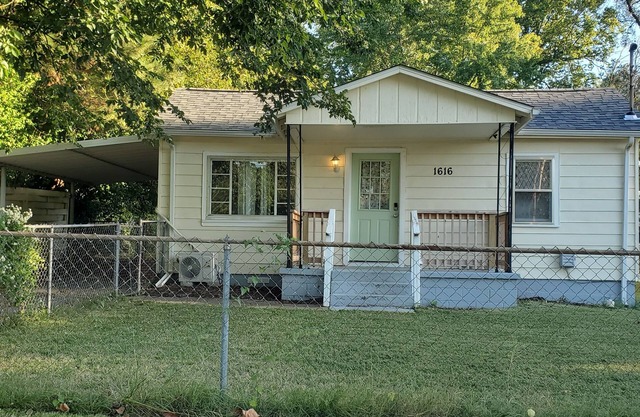 Charming 2-bedroom house in enchanting Springfield.