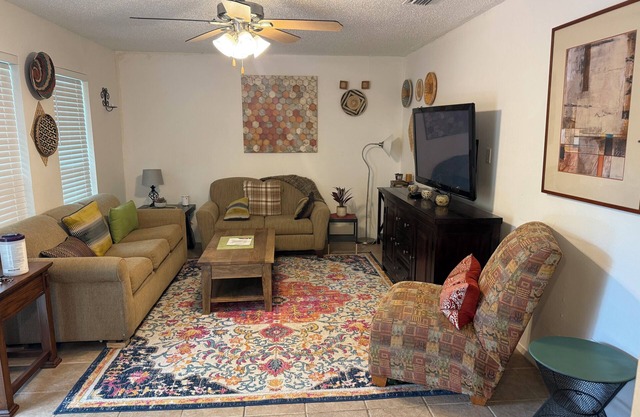 Charming 2-bedroom villa in pleasant Austin with WiFi, AC