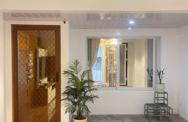 Charming 2-bedroom with AC, 2 Toilet & Bath and WiFi in peaceful Naga
