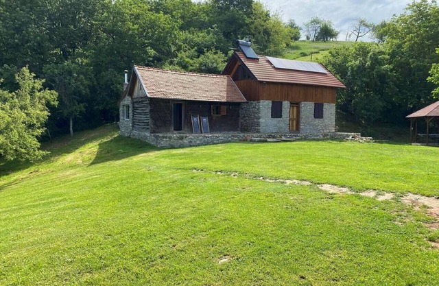 Charming 2Bed Cottage in Carasova, Banat Mountains