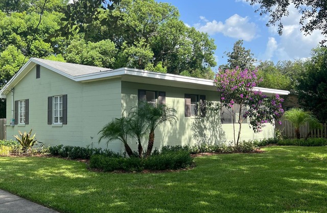 Charming 2BR/2BA Winter Park Cottage, steps from Park Ave