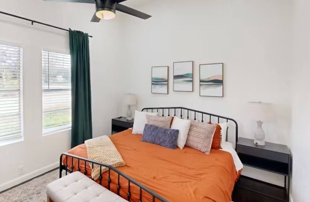 Charming 2BR Retreat w/Private Yard – Walk to Botanical Gardens & Near Fort Sam