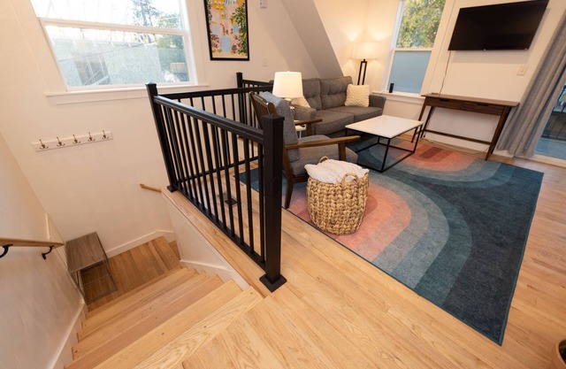 Charming 2BR Retreat: Private, WiFi, Parking—Now Offering Mid-Term Rentals!