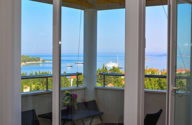 Charming 3 bdms A&M Apartment in Cavtat,near beaches with free parking