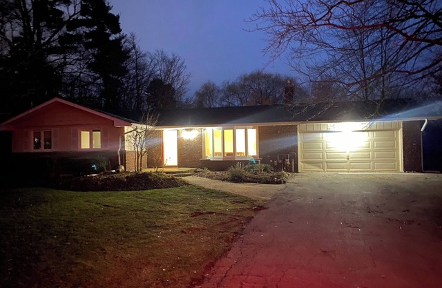 Charming 3-Bedroom Home in Quaint Countryside Retreat with Modern Comforts