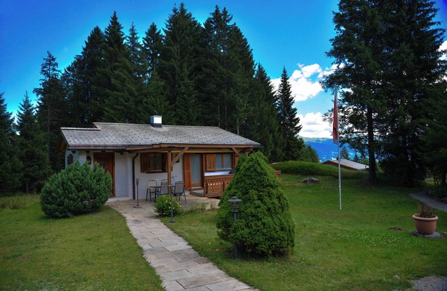 Charming 3-bedroom chalet in Brambrüesch near Lenzerheide