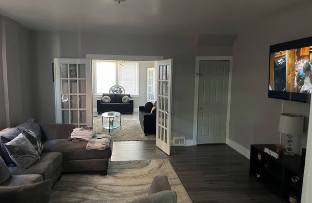 Charming 3-bedroom house with AC and WiFi in lovely Pittsburgh