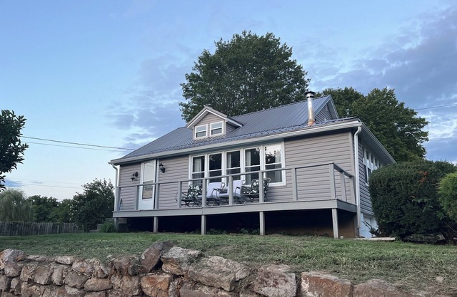 Charming 3-bedroom house in McVeytown with AC and WiFi