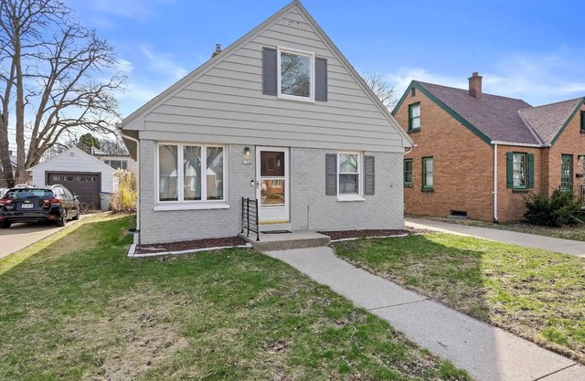 Charming 3-bedroom house Close to All in Milwaukee