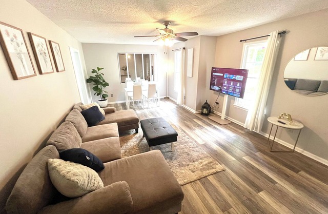Charming 3 bedroom house in delightful Irmo with AC, WiFi