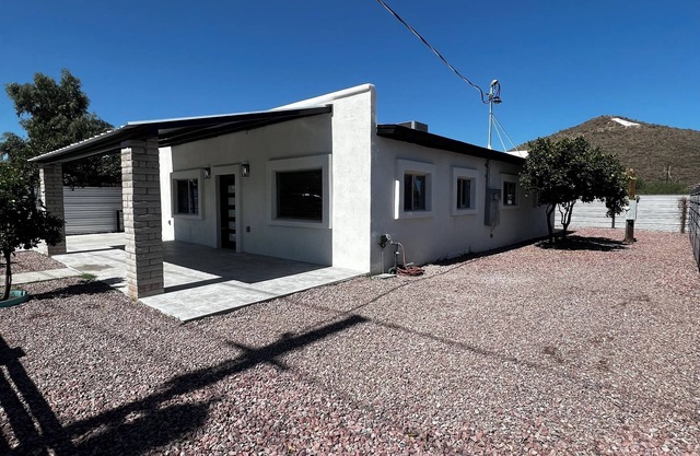 Charming 3-bedroom house in delightful Tucson with WiFi, AC