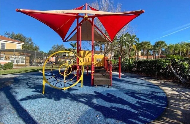 Charming 3-bedroom townhome in Kissimmee Hot Tub free