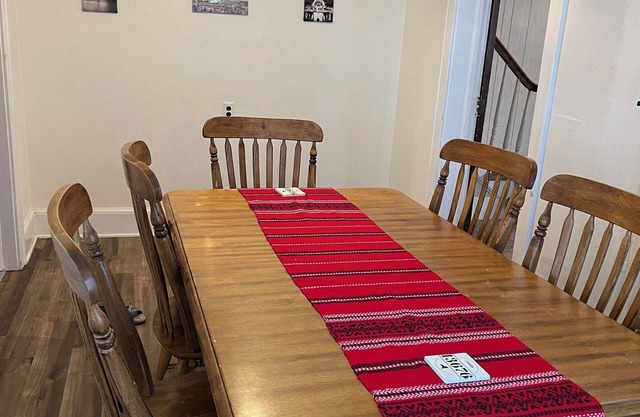 Charming 3-bedroom townhome with WiFi, in central location in Potsdam Village