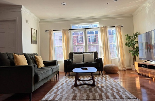 Charming 3-bedroom townhome in Burtonsville with a great view