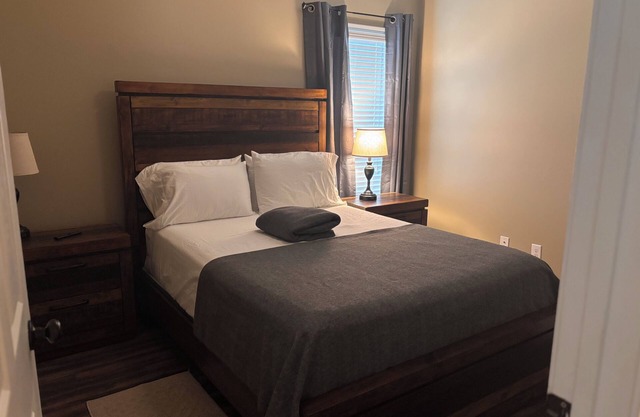 Charming 3-bedroom house with WiFi, AC in welcoming Spanish Fort.