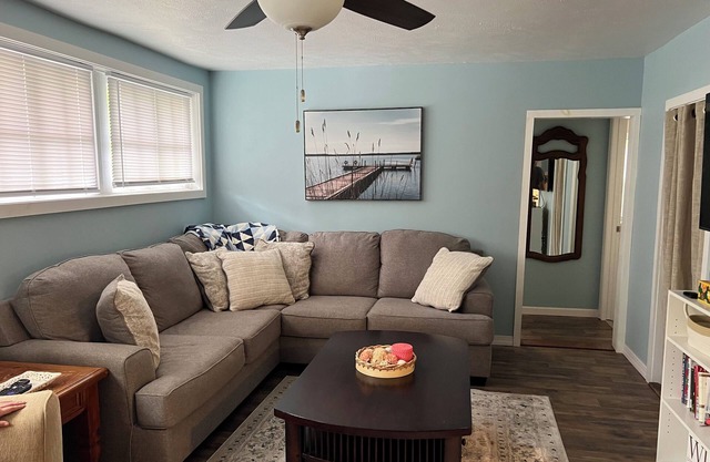 Charming 3-bedroom camp in peaceful Verona Beach