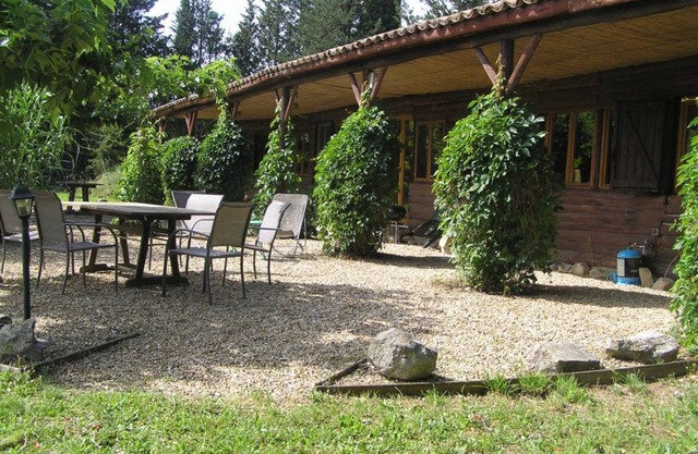 Charming 3 bedroomed cottage for 5, garden & pool WIFI