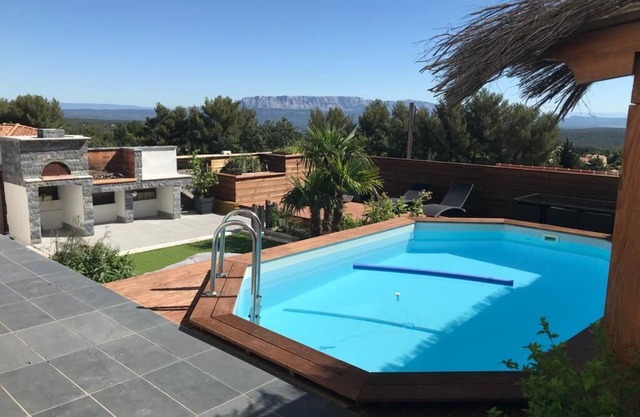 Charming 30m2 loft studio with new terrace and swimming pool