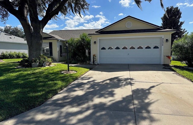 Charming 3BR Oasis with Lanai
