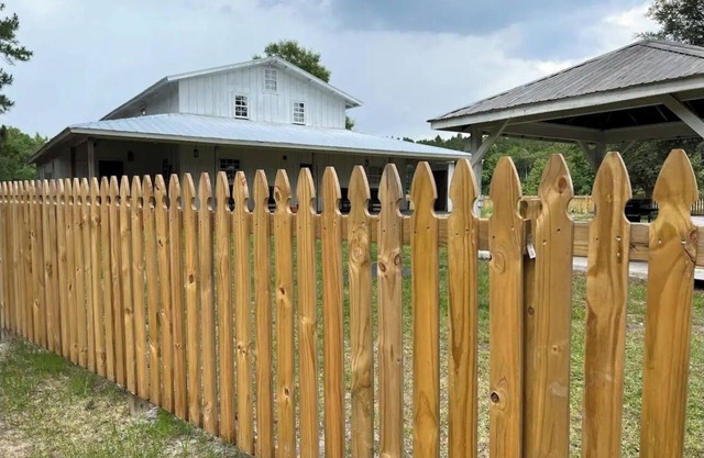 Charming 4-bedroom farmhouse in welcoming Waverly with beautiful views/wildlife