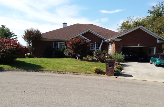 Charming 4-bedroom house with AC, WiFi in brilliant Knoxville