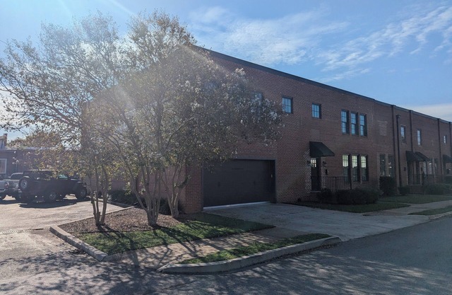Charming 4-bedroom townhome in fabulous West Point. Great for Corporate Stays