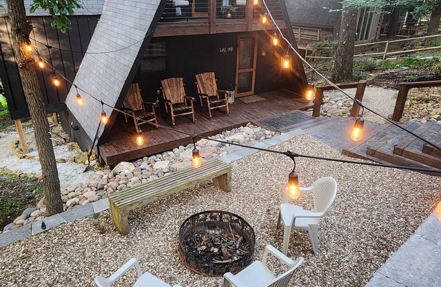 Charming A frame Chalet w/hot tub in Marble Falls