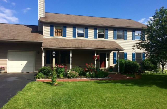 Charming and Comfortable Home with all the amenities!