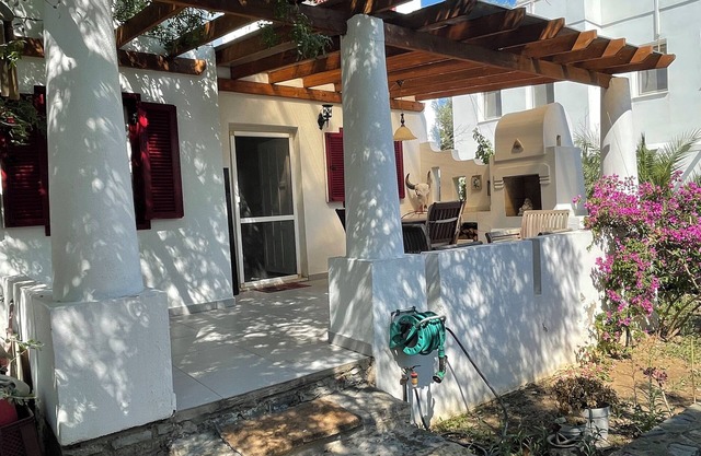 Charming and cosy 2-bedroom villa with shared pool in lovely Bodrum