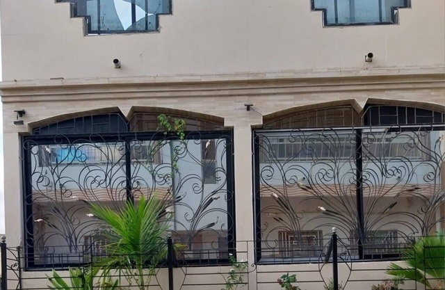 Charming and spacious 3-bedroom vacation home with private parking lot