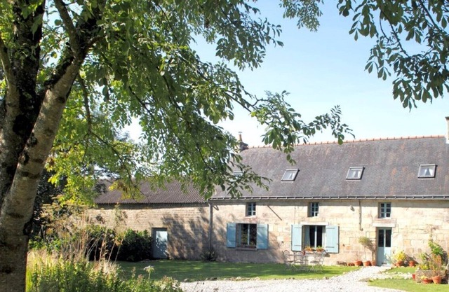 Charming and spacious 4-bed house at Gites Guebernez