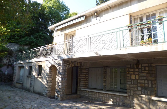 Charming apartment with private pool and secure parking
