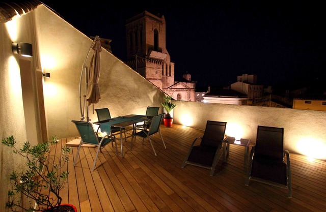 Charming apartment with stunning terrace in Nimes' medieval centre